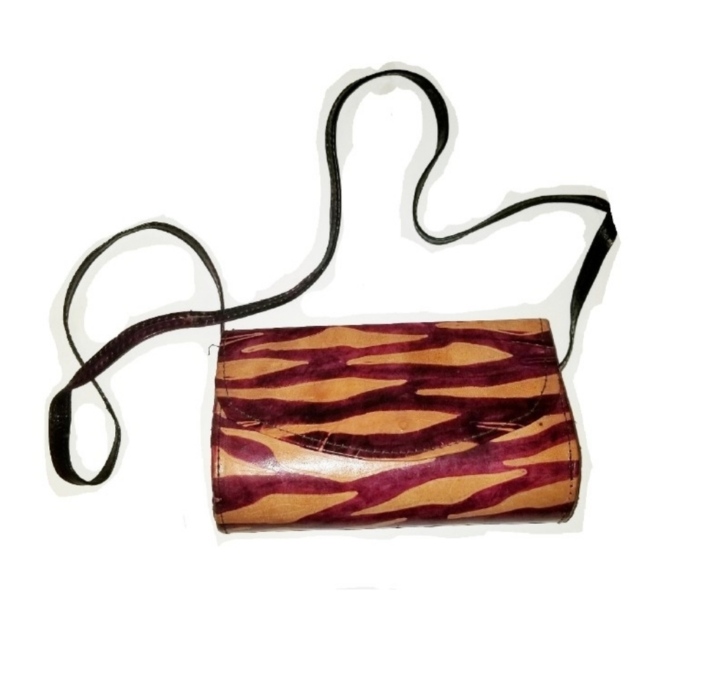 VINTAGE made in India leather snap close crossbody